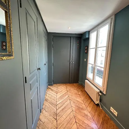 Outstanding And Sunbathed 3 Br Parigi
