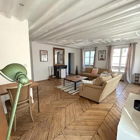 Outstanding And Sunbathed 3 Br Parigi