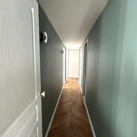Outstanding And Sunbathed 3 Br Apartment