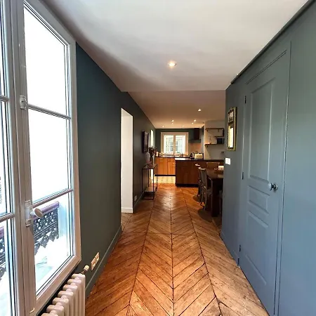 Outstanding And Sunbathed 3 Br Appartamento