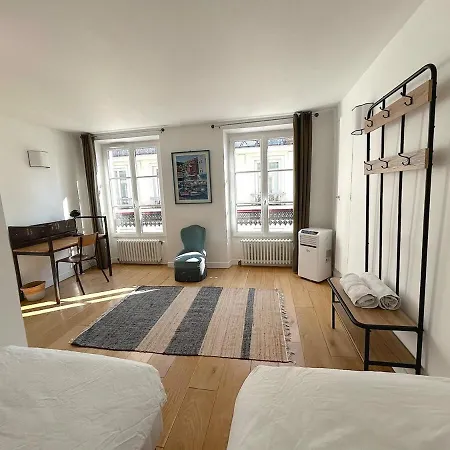 Apartment Outstanding And Sunbathed 3 Br